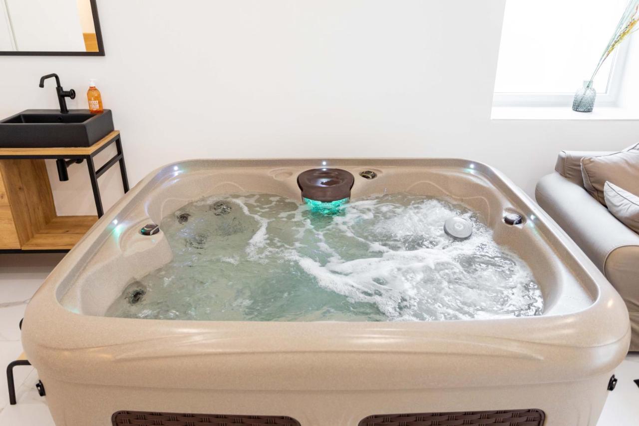 Love Room Jacuzzi Sauna Privatif Marsella Exterior foto
